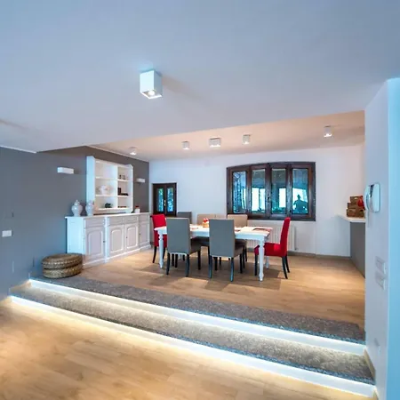 Mina Villa