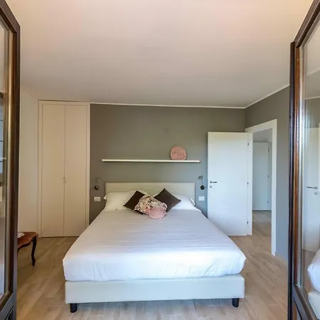 Mina Villa *