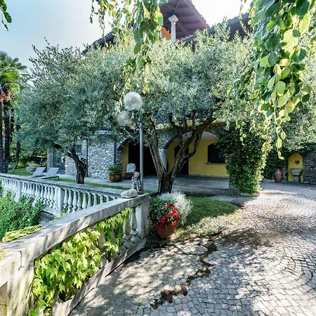 Mina Villa